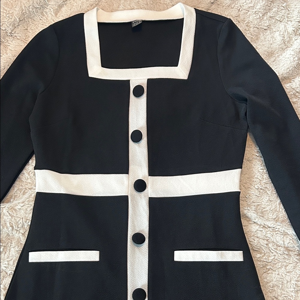 Black and White Button-Up Dress - Picture 9 of 10
